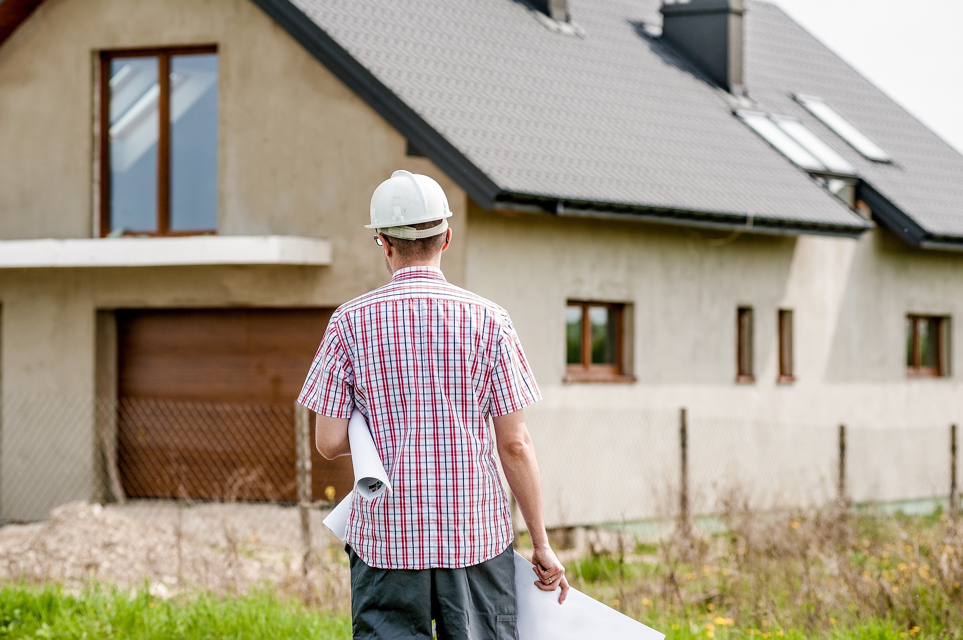 How to Avoid Insurance Claims & Liabilities From Hiring Contractors